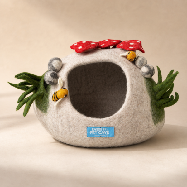 Everest® Cat Cave & Bed - Bee Garden - 100% Wool