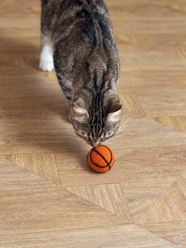 Cat Toy - Basketball with bell - 100% Wool