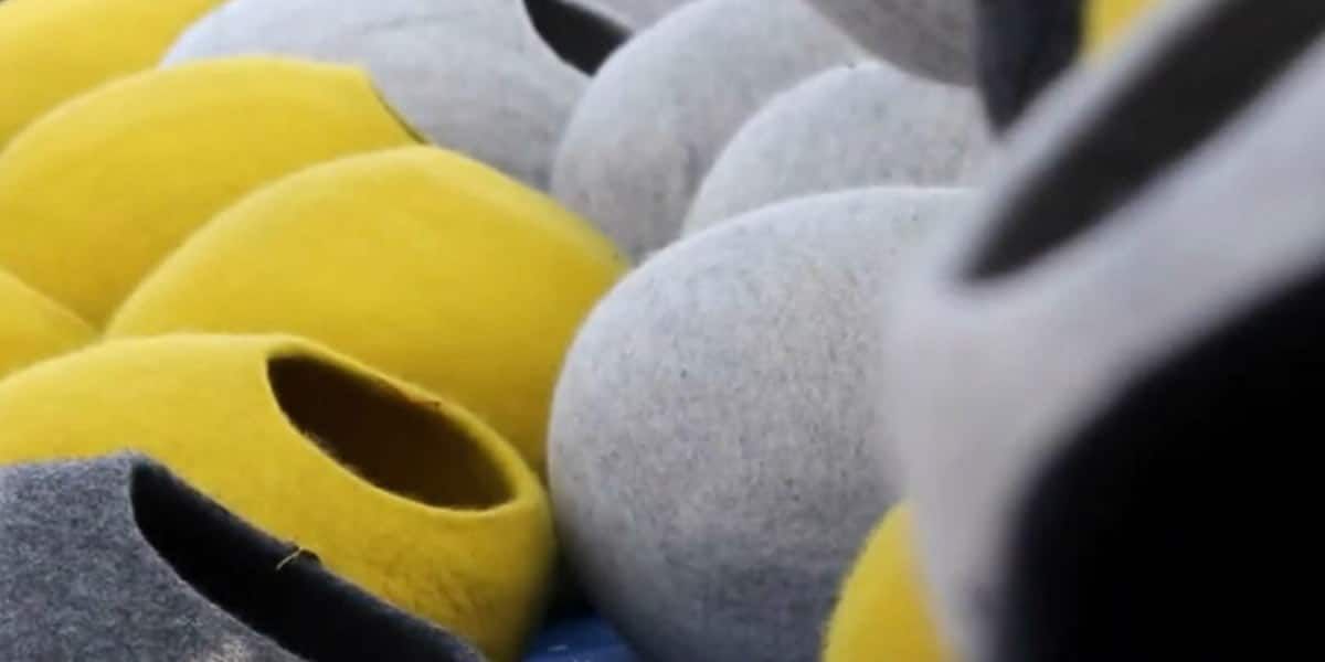 4 Reasons Why Felted Cat Caves are popular cat caves beds